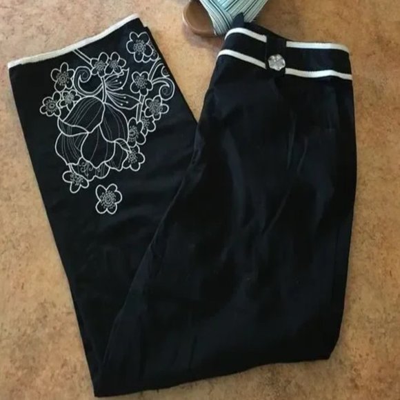 Sharon Young Black and White Floral Embroidered Capri Pants sz 6 - Picture 1 of 9
